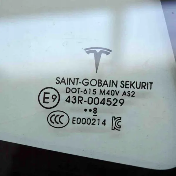 Vitre arrière droite Tesla Model 3 OEM 108070600 Occasion image 5