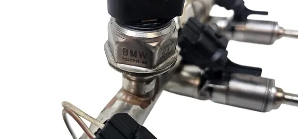BMW F20 F21 F30 Brandstofrail Injektor N13 7592426 image 7