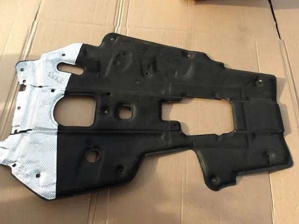 Audi Q8 2019 motorrums värmesköld OEM 50536147 image 2