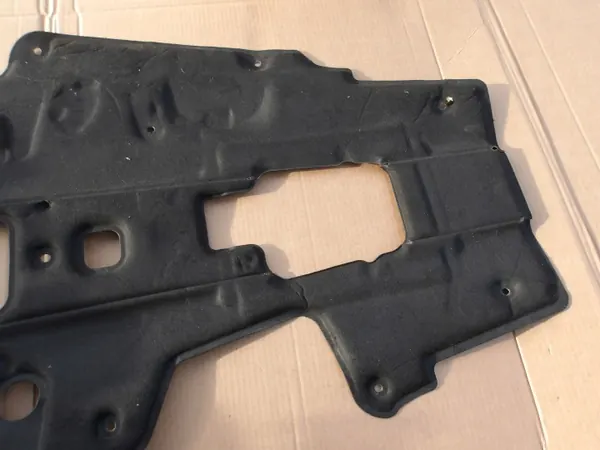 Audi Q8 2019 motorrums värmesköld OEM 50536147 image 3