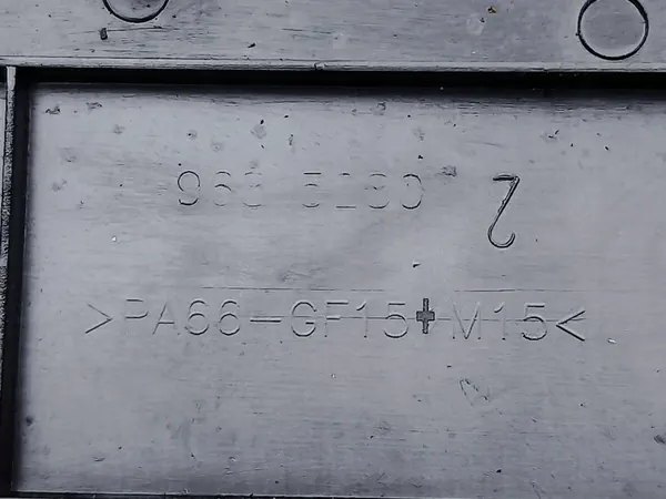 Chevrolet Trax 2013 Moldura de capô 9635280 image 6