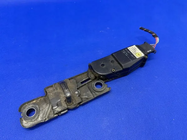 Elaktuator Audi A6 C6 Bagageutrymme 4F9827383A image 2