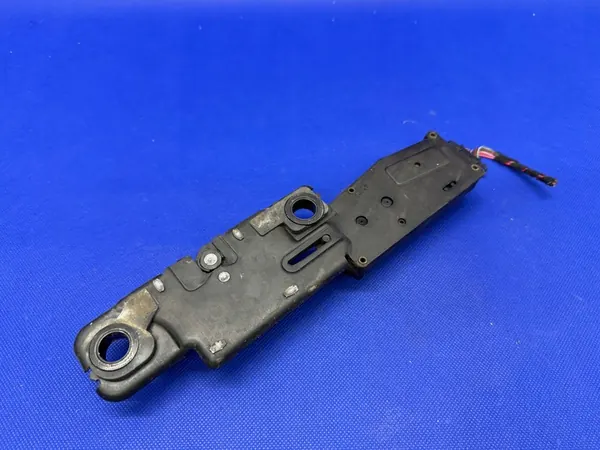 Elaktuator Audi A6 C6 Bagageutrymme 4F9827383A image 3