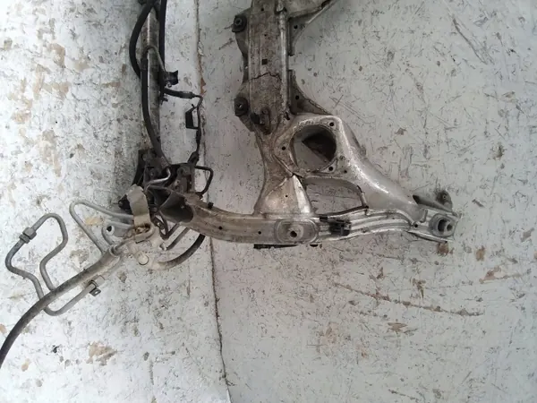 Subchasis delantero BMW 5 F10 F11 OEM 6778373 Usado image 3