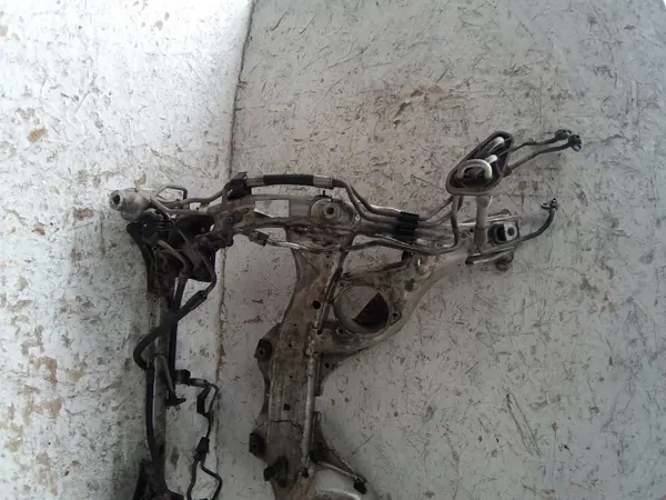 Subchasis delantero BMW 5 F10 F11 OEM 6778373 Usado image 4