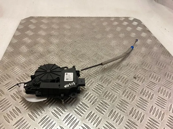 Land Rover Discovery 5 bakluckelåsaktuator OEM DK62404C10AE image 2