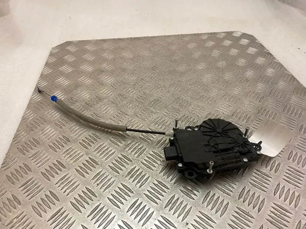 Land Rover Discovery 5 bakluckelåsaktuator OEM DK62404C10AE image 3