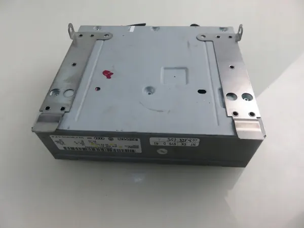 Käytetty Becker-tuner Audi A6 C6 OEM 4E0910541C image 3