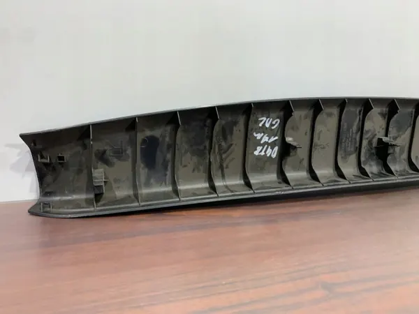 Moldura maletero Subaru Outback OEM 94310AL000 - Usado image 3