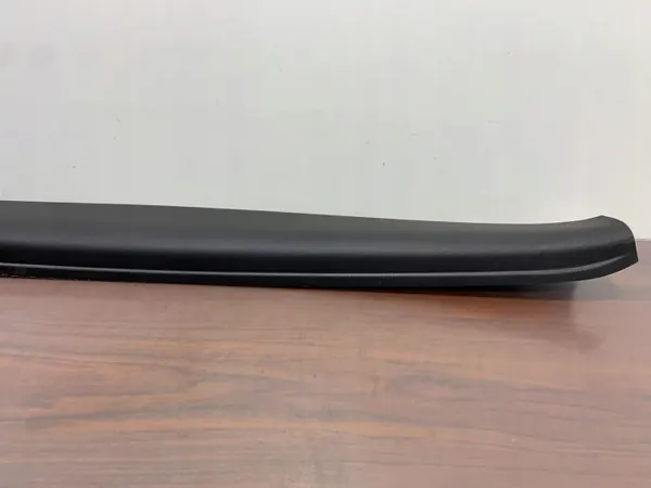 Moldura maletero Subaru Outback OEM 94310AL000 - Usado image 7