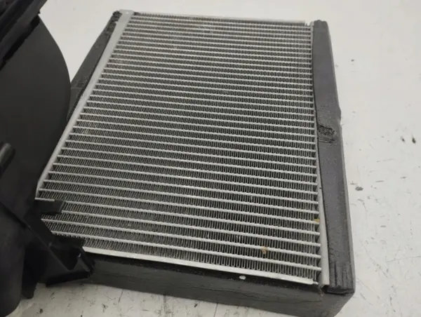 Citroen C4 III e-C4 2021 Noyau Chauffage A/C OEM 7015011028 image 8