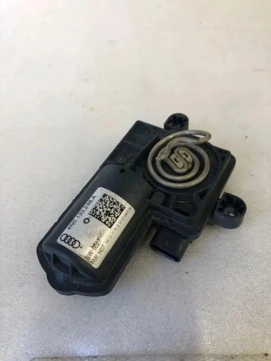 Klapin moottori 4N0133246A Skoda Kamiq 1.5L image 3