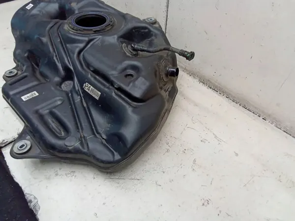 Réservoir à carburant Toyota Prius 2019 OEM 7711147070 image 5