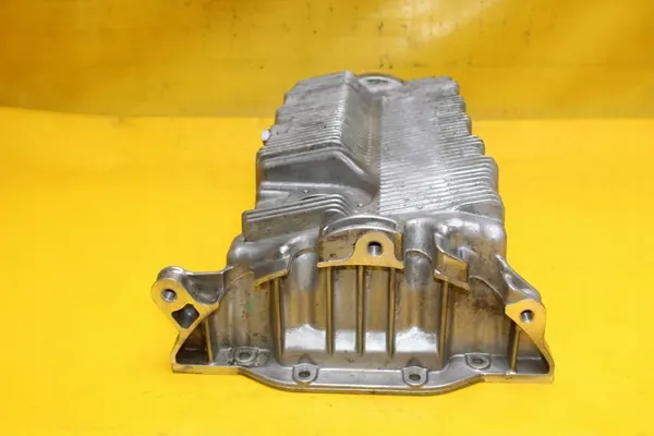 Oljetank VW Golf VI Audi Seat Skoda 1.6 MPI image 2