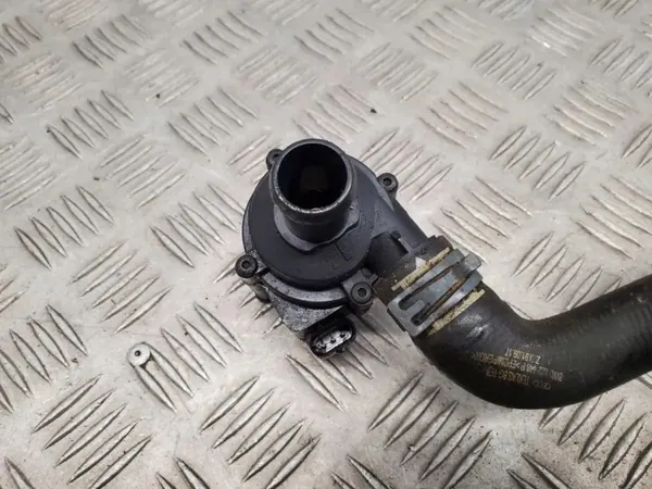 Pompe à eau avant Audi A5 2019 OEM 8W0122448P image 4