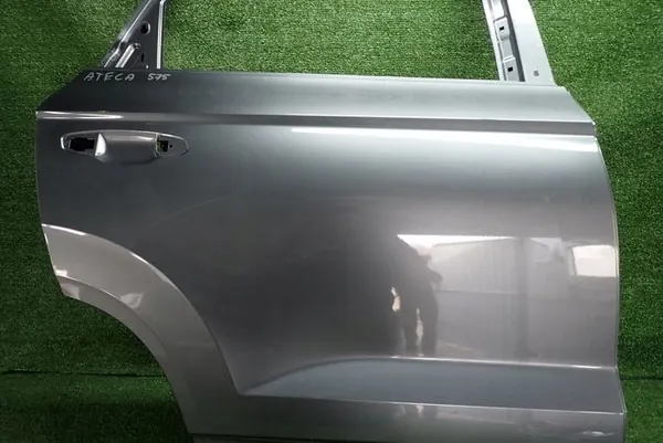 Puerta trasera derecha OEM 575833312 para SEAT Ateca/Karoq image 3