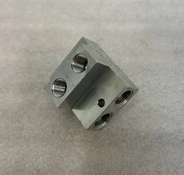 Distributeur suspension Porsche 992 OEM 9P1511443 image 2