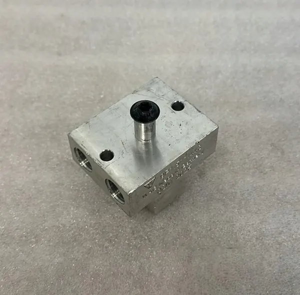 Distributeur suspension Porsche 992 OEM 9P1511443 image 3