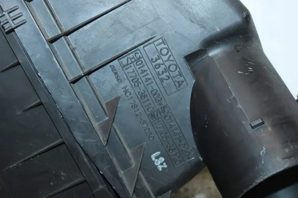Toyota Luftfilterhus OEM 014141003 - Begagnad image 5