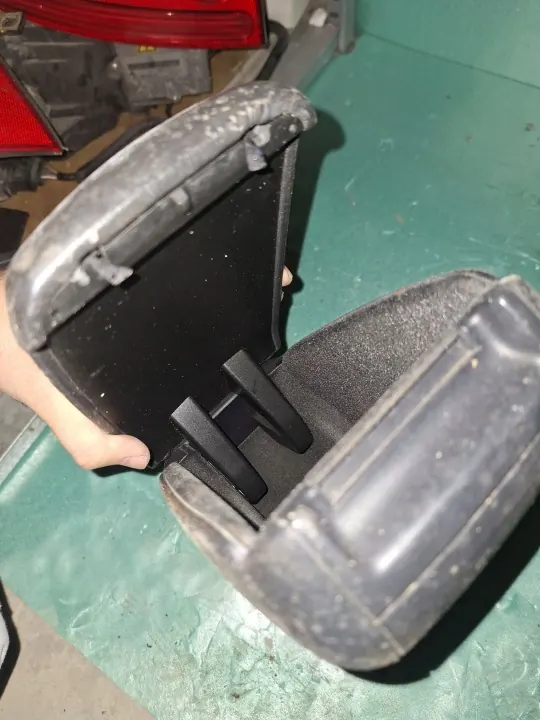 OEM PL70019 Läder mittarmstöd för Audi A3 8P image 4