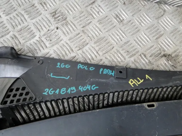 VW Polo VI Underkroppssköld OEM 2G1819404G Komplett image 5