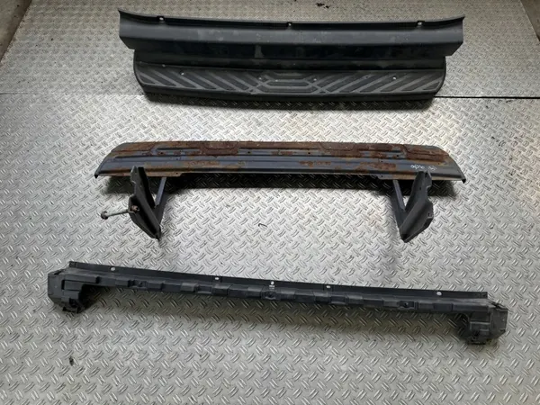 Escalón parachoques OEM A9068803471 Sprinter 906/Crafter image 2