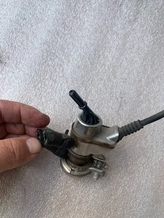 AdBlue-injektor 04L131113L VW Caddy III IV 2.0 TDI image 2