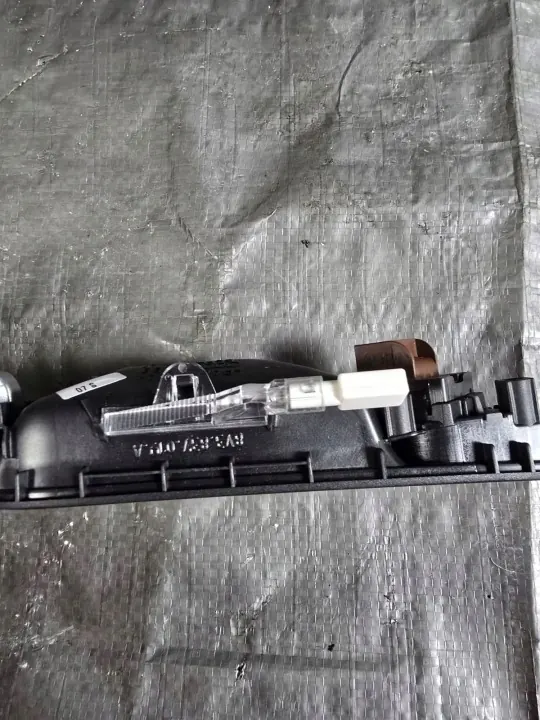 Audi A3 8V Deurslot Voor Links OEM 8V3837019A image 3