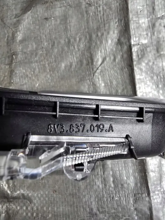 Audi A3 8V Deurslot Voor Links OEM 8V3837019A image 4