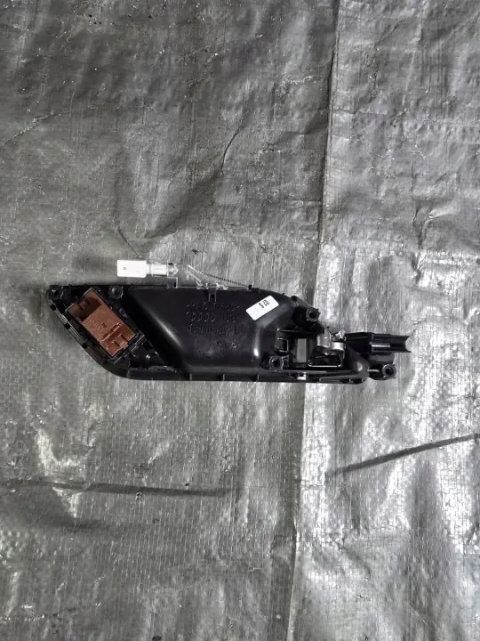 Audi A3 8V Deurslot Voor Links OEM 8V3837019A image 5