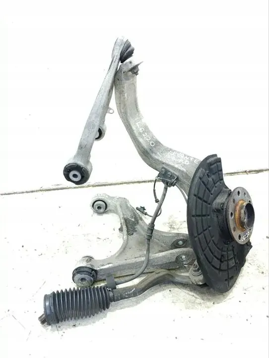 Maserati Levante 2017 Etupyörän navan OEM 670032052 image 3