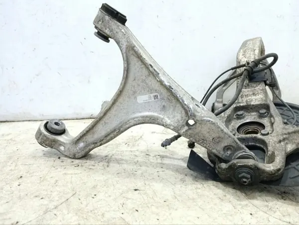 Maserati Levante 2017 Etupyörän navan OEM 670032052 image 6