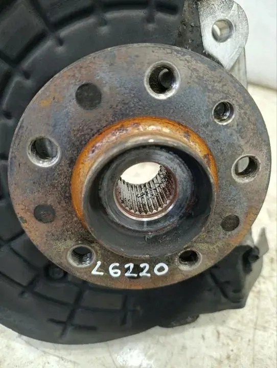 Maserati Levante 2017 Etupyörän navan OEM 670032052 image 7