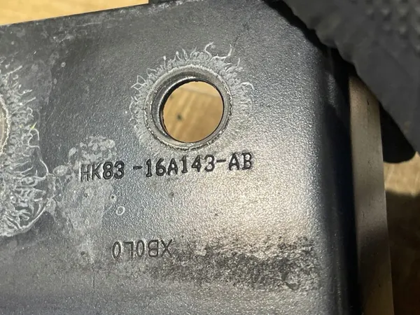 Linker spatbordbeugel OEM HK83-16A143-AB Jaguar image 4