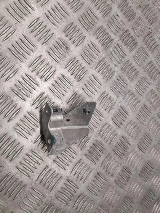 Tesla Model S 2013 Etu oikea ajovalaisintuki OEM 600860700B image 4
