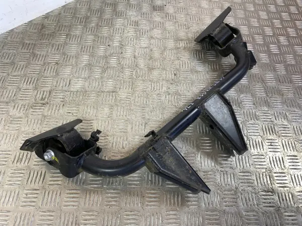 Suzuki SX4 S-Cross Taka-akselin Diff Halter OEM FOB36015 image 8