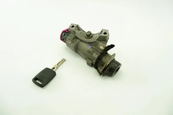 Audi A4 Stacyjka OEM 4B0905851 - Begagnad Del image 2