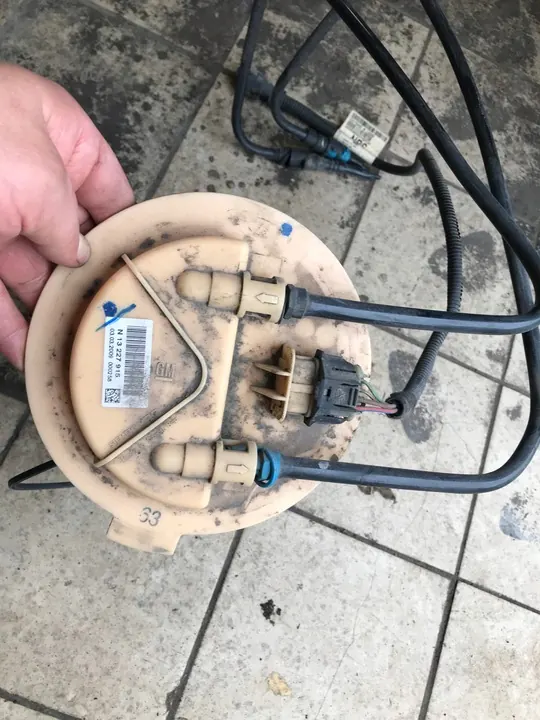 OPEL ZAFIRA B 1.7 CDTI Polttoainepumppu Kelluva 13227915 image 2