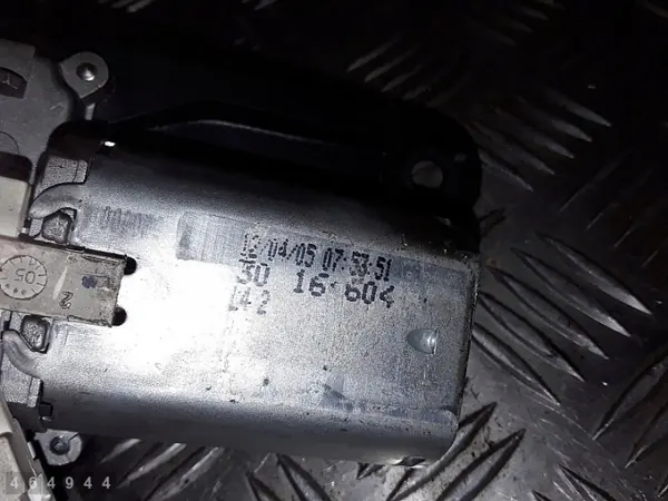 Renault Clio ruitenwissermotor OEM 3016604 - Gebruikt image 4