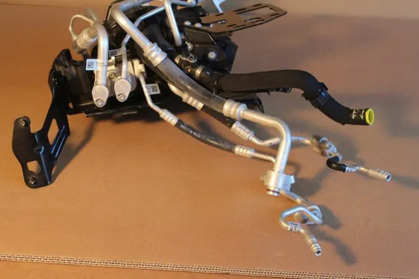 Vanne de climatisation Audi E-Tron 4KE 55 4M0816702A image 2