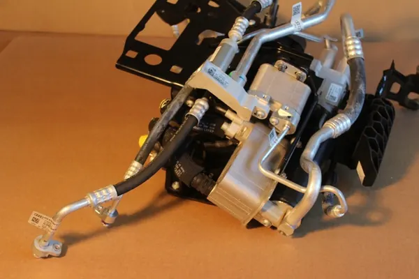 Vanne de climatisation Audi E-Tron 4KE 55 4M0816702A image 3