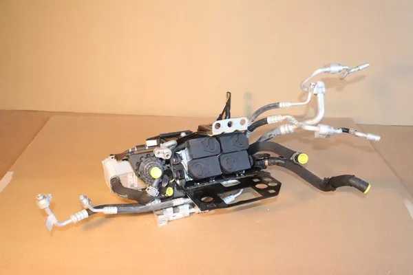 Vanne de climatisation Audi E-Tron 4KE 55 4M0816702A image 5