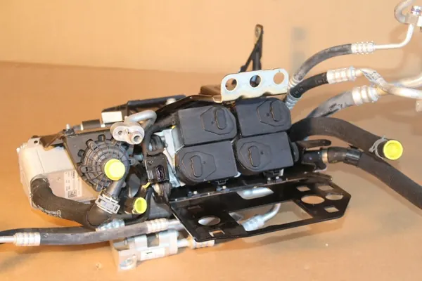 Vanne de climatisation Audi E-Tron 4KE 55 4M0816702A image 6