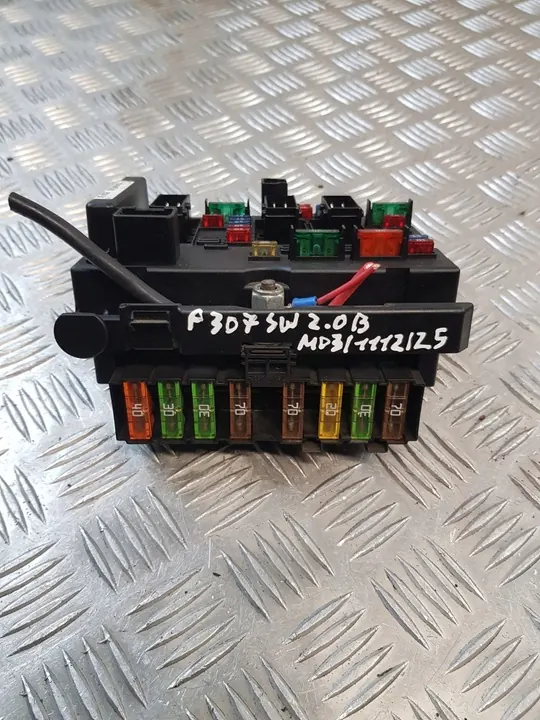 Módulo de Caja de Fusibles Peugeot 307 OE 9646405380 image 3