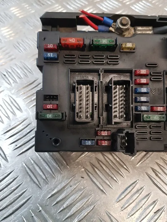 Módulo de Caja de Fusibles Peugeot 307 OE 9646405380 image 5