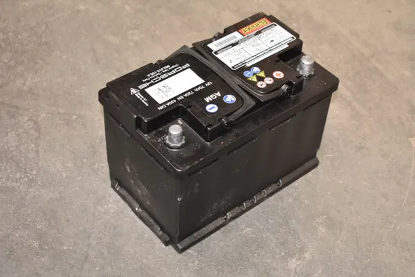 Gebrauchte Porsche OE Batterie 992915105A 555 70Ah image 3