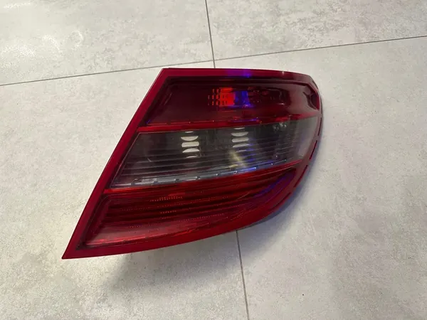 MERCEDES C-KLASSE W204 SEDAN 07-11R RECHTER ACHTERLICHT 2048200264R image 3