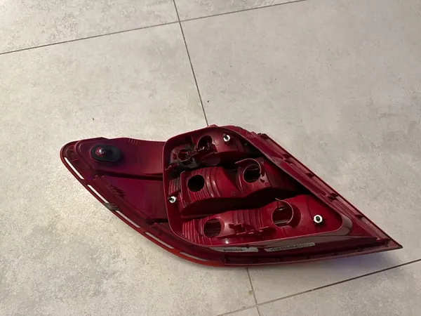 MERCEDES C-KLASSE W204 SEDAN 07-11R RECHTER ACHTERLICHT 2048200264R image 4