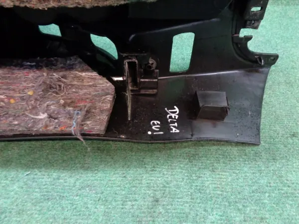 Accoudoir OEM PODŁOKIETNIK TUNEL L.D3 pour Lancia Delta 3 image 9