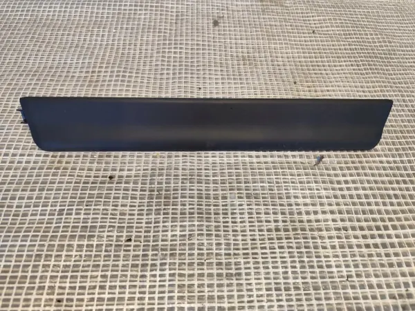 Volvo V60 Lift 13-18 Höger Tröskelskydd OEM 31306758 image 2